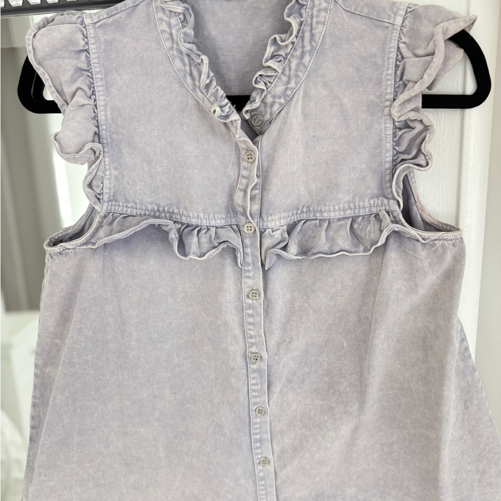Entro, Ruffled Sleeveless Top in Light Gray